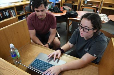 Two students doing undergraduate research at 鶹ŮԱ Institute, a military college in Virginia.